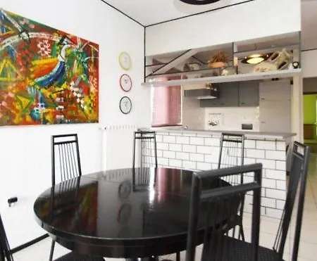 House Clara * أوماغ