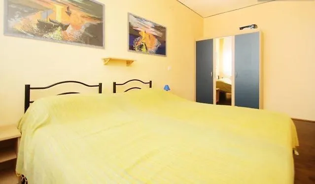 House Clara 아파트