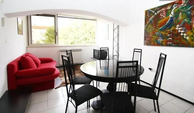 House Clara 아파트